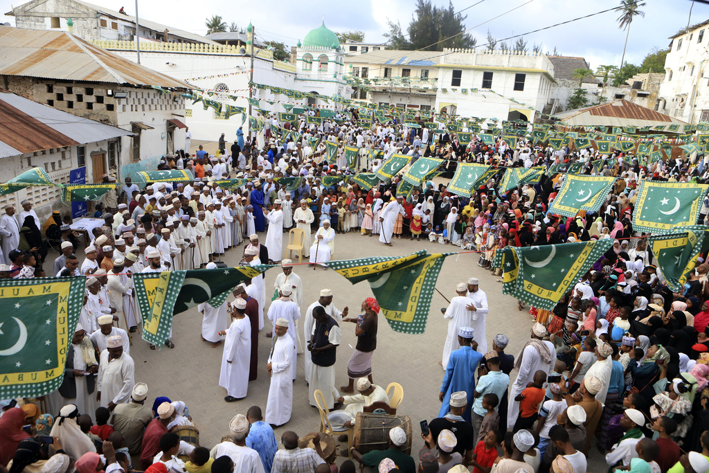 Χιλιάδες πολυτελή αυτοκίνητα εγκλωβισμένα σε «παραδεισένιο» νησί της Κένυας λόγω του πολέμου