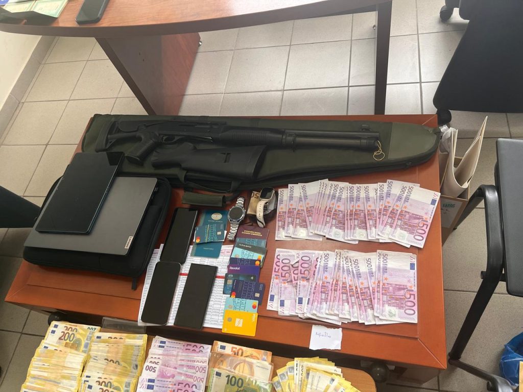 Έστησαν «βιομηχανία» εμπορίας ανθρώπων σε Κρήτη, Αττική και Θήβα: Πώς παγίδευαν αλλοδαπούς και τους κρατούσαν ομήρους παίρνοντας τα διαβατήριά τους