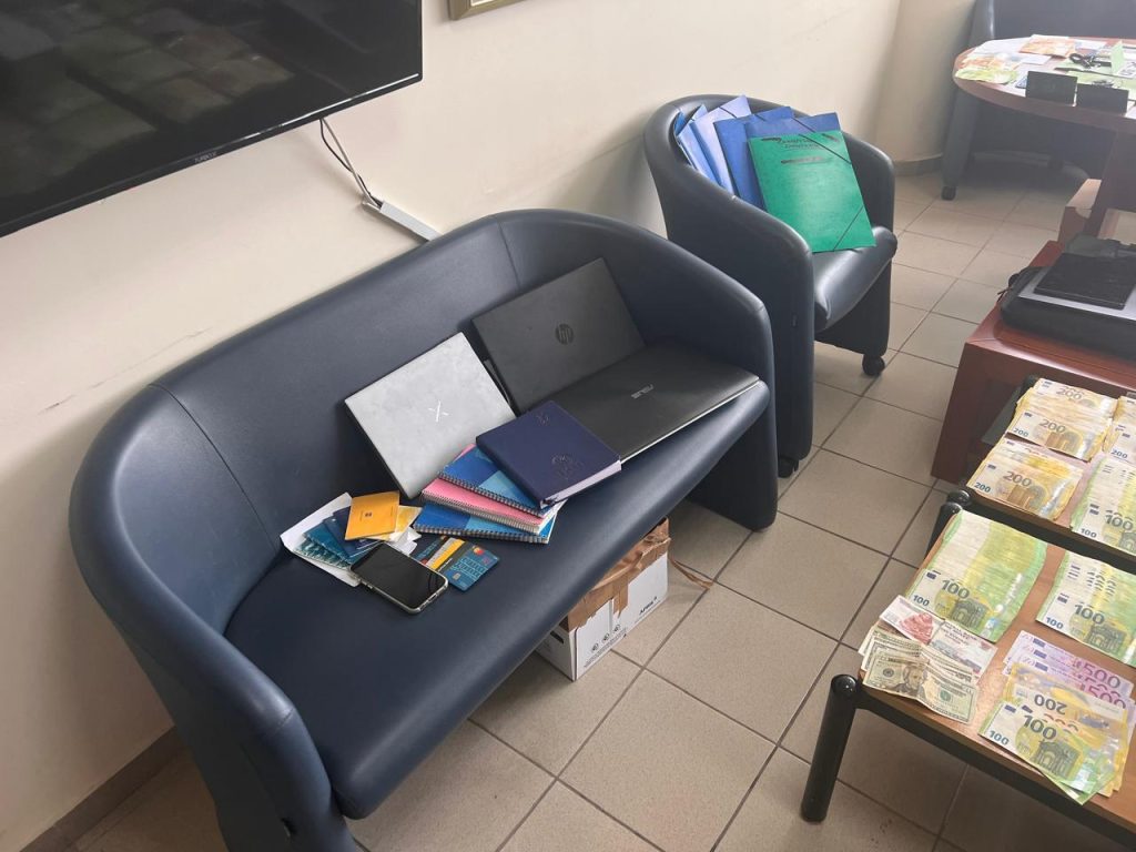 Έστησαν «βιομηχανία» εμπορίας ανθρώπων σε Κρήτη, Αττική και Θήβα: Πώς παγίδευαν αλλοδαπούς και τους κρατούσαν ομήρους παίρνοντας τα διαβατήριά τους