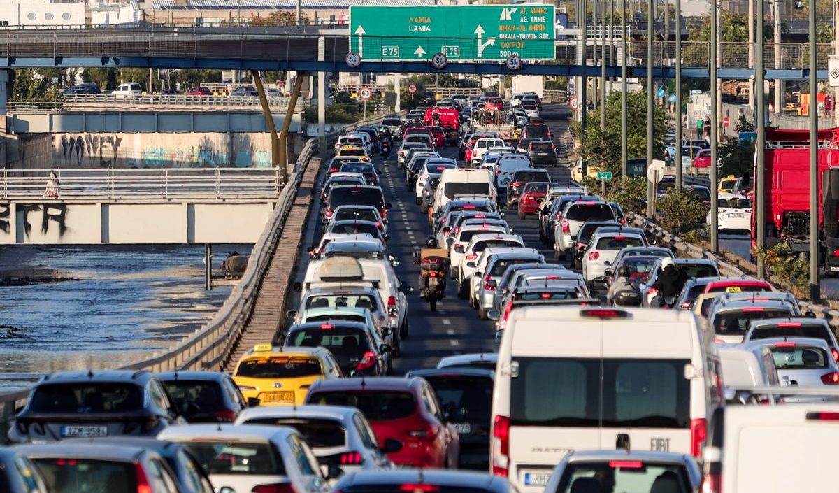 Η κίνηση στους δρόμους της Αθήνας: Μποτιλιάρισμα σε Κηφισό – Σημαντικές καθυστερήσεις σε Μεσογείων και Κηφισίας