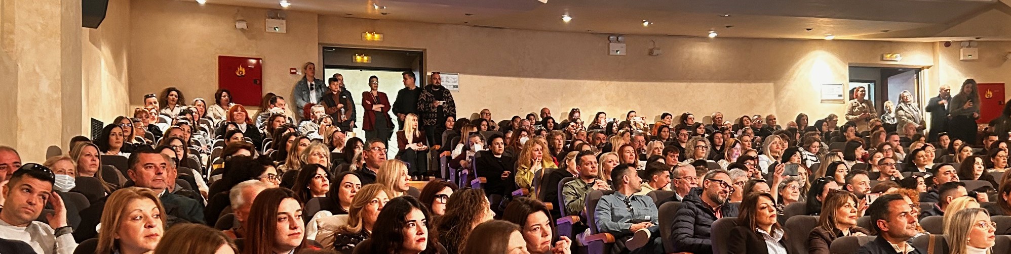 kosmos «Μαζί πιο δυνατές»: «Κοσμοπλημμύρα» στο συνέδριο για την ανήλικη παραβατικότητα