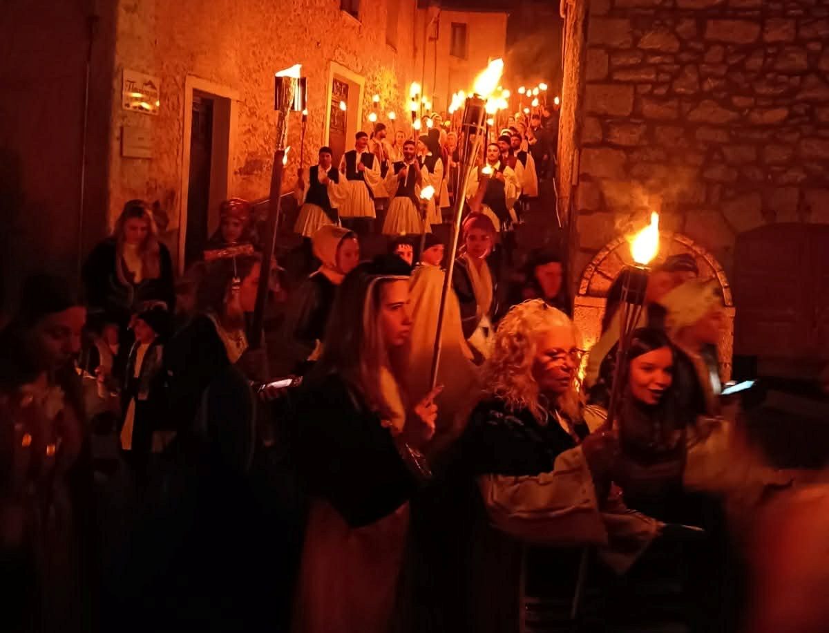 Βυτίνα : Λαμπαδηφορία γεμάτη συμβολισμούς