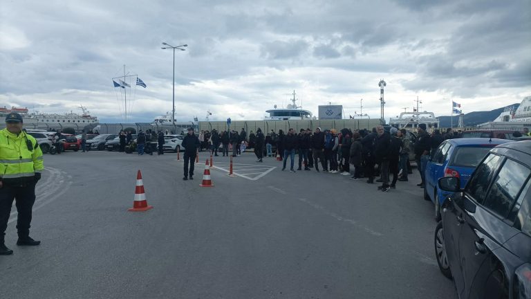 Συνεχίζουν τις κινητοποιήσεις οι κτηνοτρόφοι της Λέσβου: Απέκλεισαν τον Μεσότοπο –  Ζητούν εμβολιασμό και εμποδίζουν την είσοδο σε κτηνιάτρους