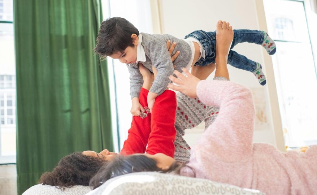 ΣτΕ: Τα ομόφυλα ζευγάρια μπορούν να υιοθετούν παιδιά – Συνταγματικός ο γάμος μεταξύ προσώπων του ιδίου φύλου