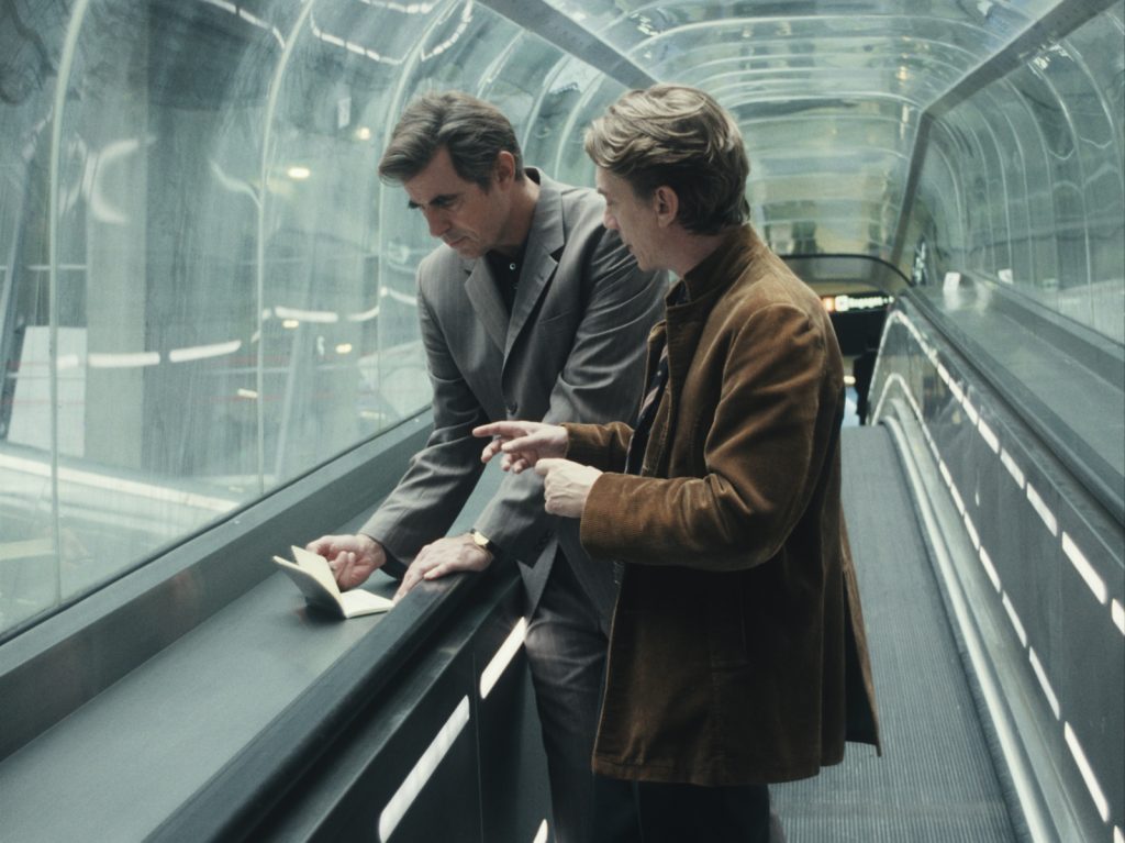 Ο Στεφάν Ντεμουστιέ για τον «Άγνωστο της Μεγάλης Αψίδας»: Όταν η αρχιτεκτονική γίνεται κινηματογραφικό θρίλερ