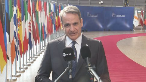 Συνάντηση της ομοσπονδίας βενζινοπωλών με Θεοδωρικάκο: Αντιδράσεις για το πλαφόν, προειδοποιούν με κινητοποιήσεις – Πάνω από 2 ευρώ το λίτρο η βενζίνη