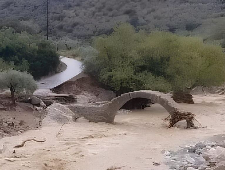 Οι κάτοικοι του Λουζίνικου ζητάνε άμεση και ασφαλή πρόσβαση στον οικισμό
