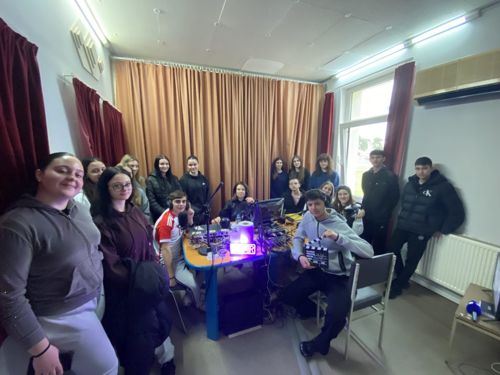 Την ΕΡΤ Λάρισας επισκέφθηκαν μαθητές του 5ου Λυκείου