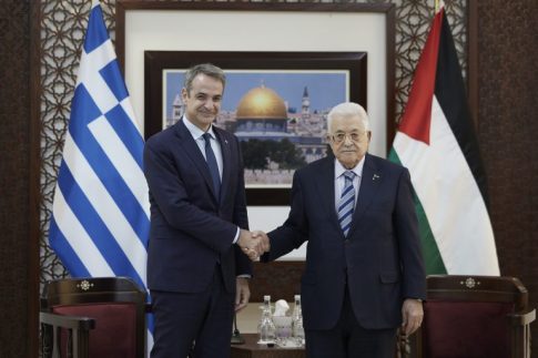 Στενά του Ορμούζ: Εγκλωβισμένοι 15.000 επιβάτες σε κρουαζιερόπλοια – Ελπίζουν στην επανέναρξη των αεροπορικών πτήσεων