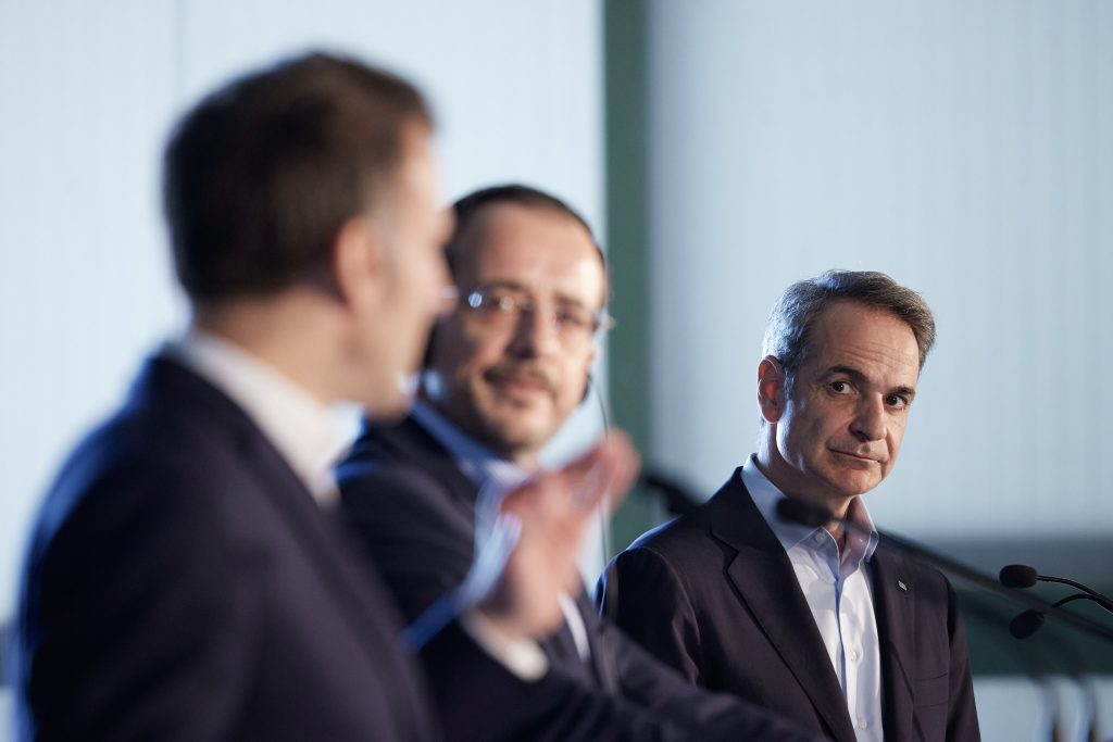 Τι συζήτησαν Μητσοτάκης, Μακρόν και Χριστοδουλίδης στην τριμερή της Πάφου