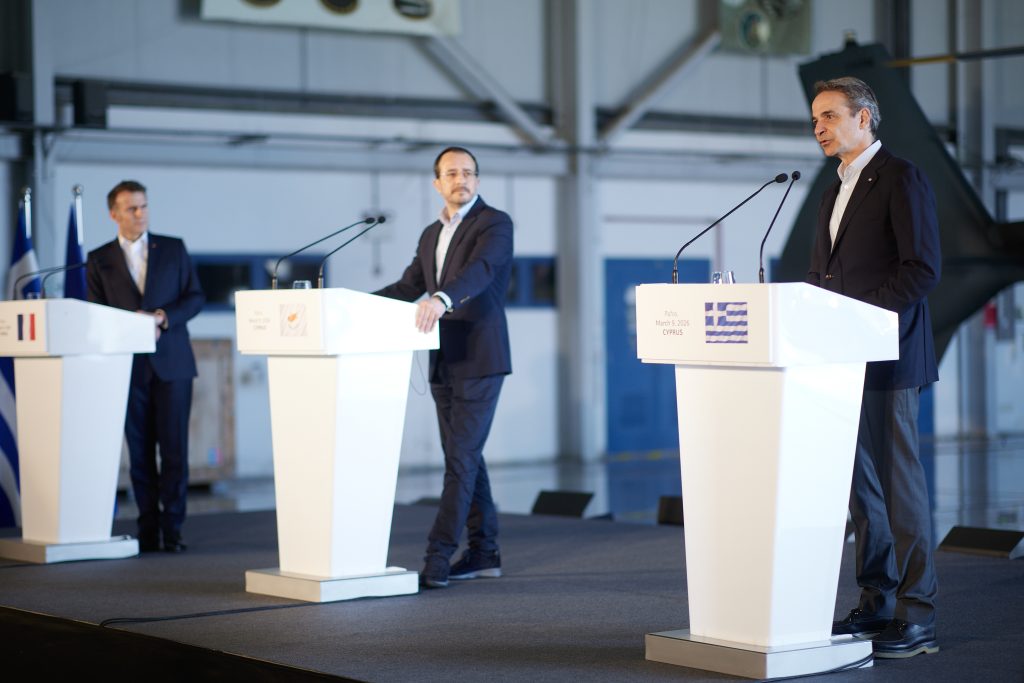 Τι συζήτησαν Μητσοτάκης, Μακρόν και Χριστοδουλίδης στην τριμερή της Πάφου