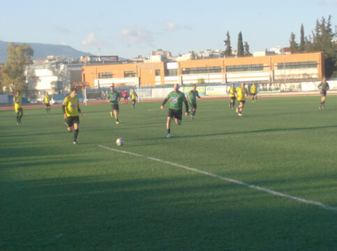 Οι παλαίμαχοι ποδοσφαιριστές τιμούν για άλλη μία φορά το Μπλόκο της Καλογρέζας με αγώνα στο γήπεδο