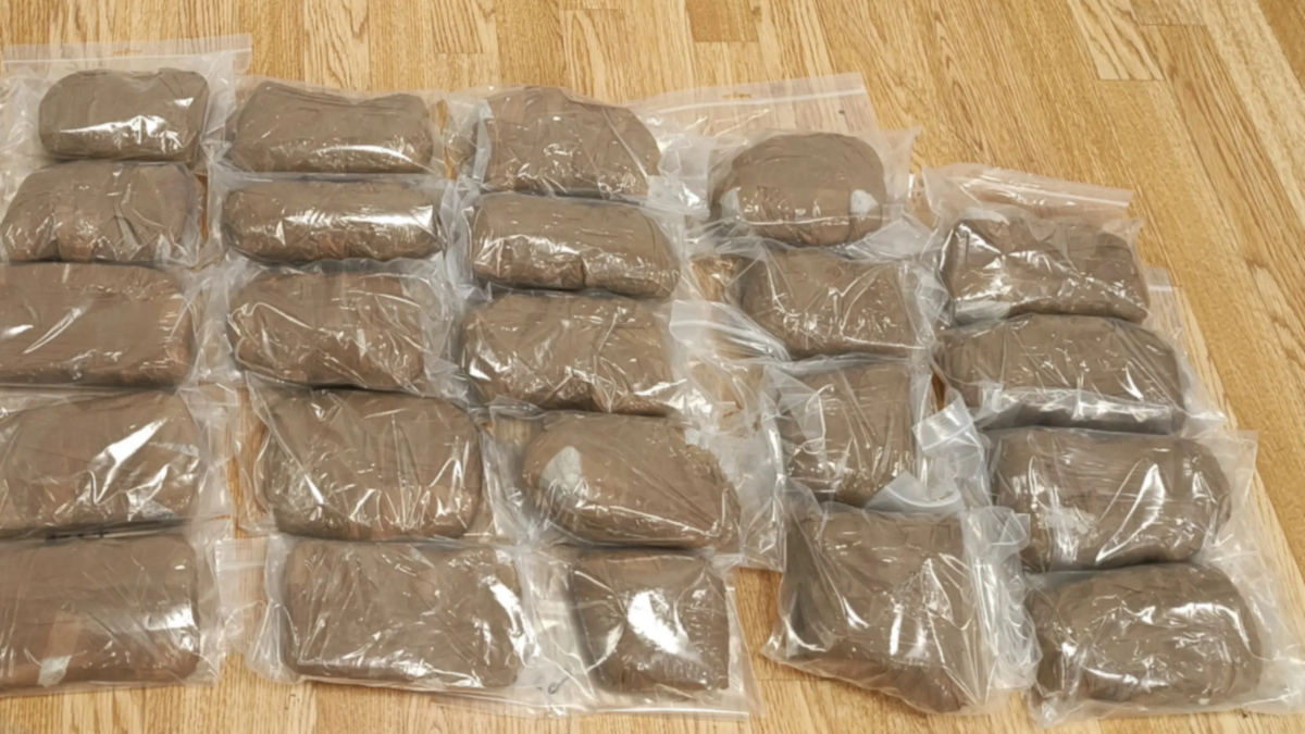 Χειροπέδες σε διακινητή στην Καστοριά – Μετέφερε μεγάλη ποσότητα ακατέργαστης κάνναβη