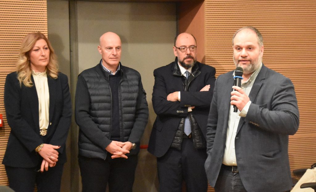 Πολιτισμική Επίσκεψη Στρατιωτικών της Ανώτατης Στρατιωτικής Διοίκησης Ηπείρου και Μακεδονίας (NRDC–GR) στο κτίριο της Σχολής Αριστοτέλους στη Νάουσα