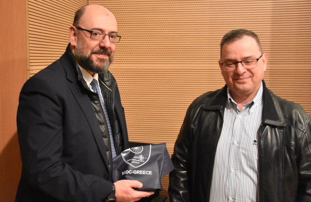 Πολιτισμική Επίσκεψη Στρατιωτικών της Ανώτατης Στρατιωτικής Διοίκησης Ηπείρου και Μακεδονίας (NRDC–GR) στο κτίριο της Σχολής Αριστοτέλους στη Νάουσα