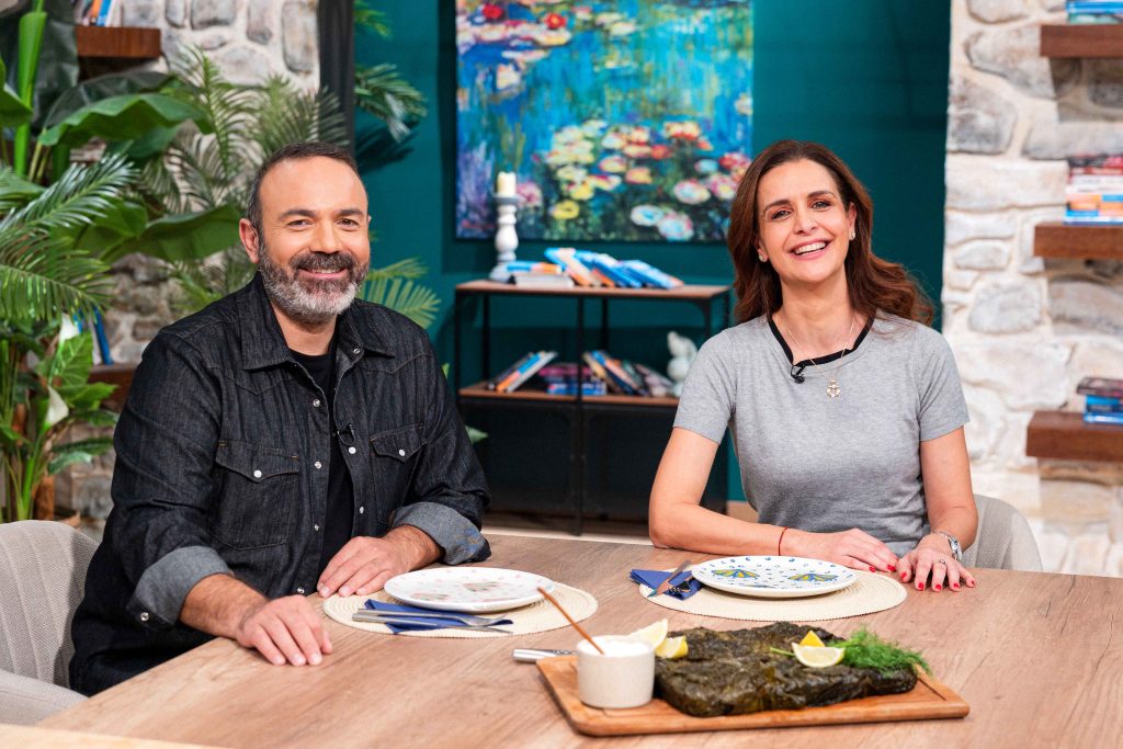 ΕΡΤ1: «ΠΟΠ Μαγειρική» με τον Ανδρέα Λαγό – Καλεσμένοι οι Μάνος Ιωάννου, Θανάσης Κουρλαμπάς, Δήμητρα Σιγάλα, Κρυσταλλία Κεφαλούδη, Σταύρος Νικολαΐδης