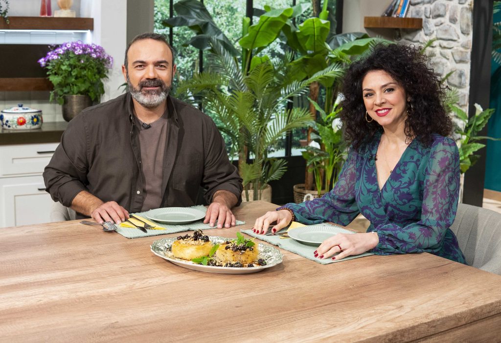 ΕΡΤ1: «ΠΟΠ Μαγειρική» με τον Ανδρέα Λαγό – Καλεσμένοι οι Κώστας Φαλελάκης, Νίκος Καραθάνος, Πέγκυ Σταθακοπούλου, Δήμητρα Στογιάννη, Δημήτρης Κανέλλος