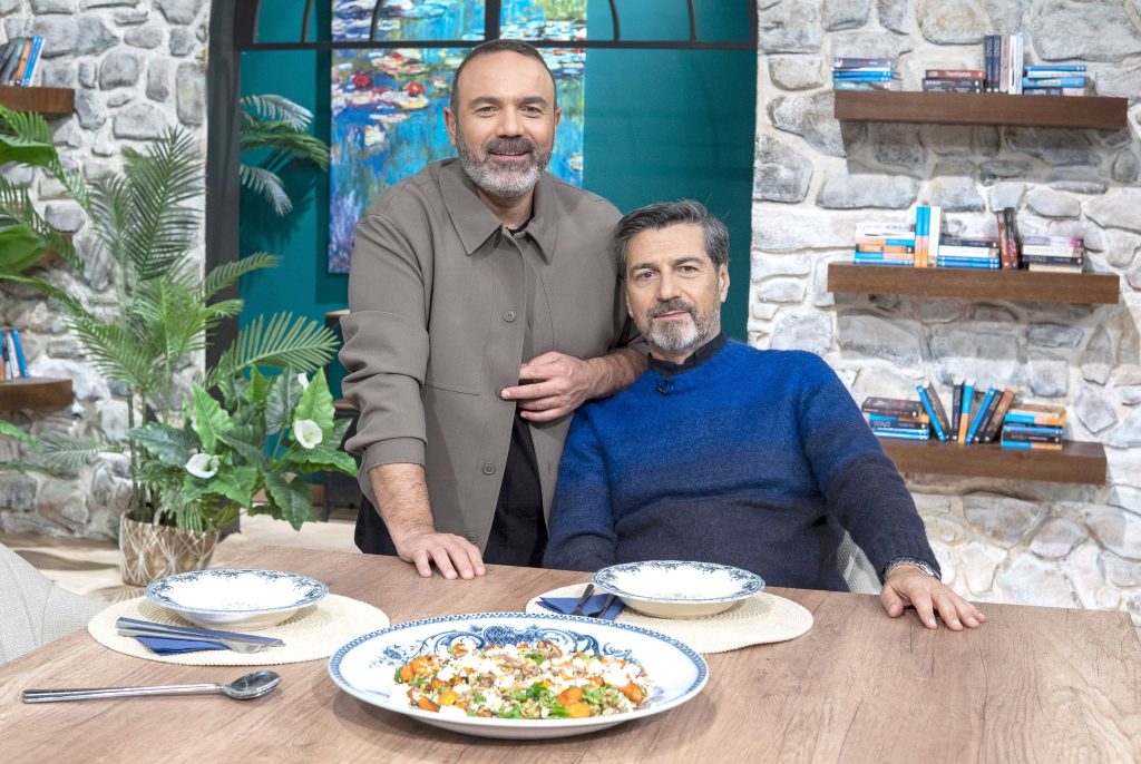 ΕΡΤ1: «ΠΟΠ Μαγειρική» με τον Ανδρέα Λαγό – Καλεσμένοι οι Κώστας Φαλελάκης, Νίκος Καραθάνος, Πέγκυ Σταθακοπούλου, Δήμητρα Στογιάννη, Δημήτρης Κανέλλος