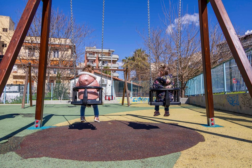 Ανακατασκευάστηκαν πλήρως δύο παιδικές χαρές στον Δήμο Θεσσαλονίκης