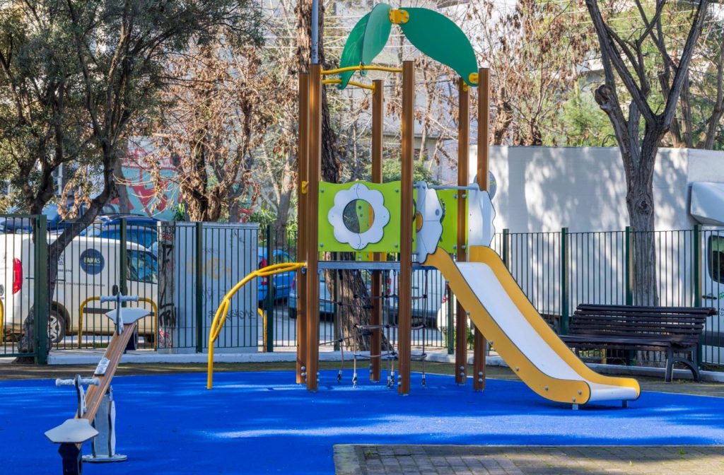 Ανακατασκευάστηκαν πλήρως δύο παιδικές χαρές στον Δήμο Θεσσαλονίκης