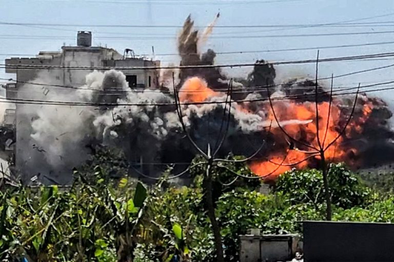 Live: Επίθεση με ιρανικό drone σε μεγάλο διυλιστήριο στο Αμπού Ντάμπι – Νέο κύμα ισραηλινών βομβαρδισμών σε Τεχεράνη και Λίβανο