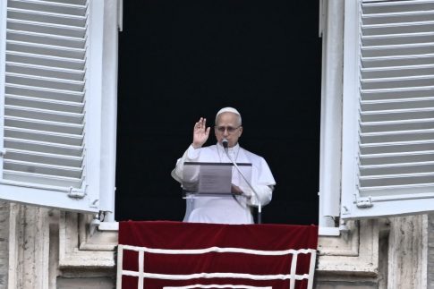 Ομοβροντία ιρανικών πυραύλων στο Ισραήλ: Σε εξέλιξη το ένατο κύμα επιθέσεων, 6 τραυματίες – «Καλά στην υγεία του ο Μοτζταμπά Χαμενεΐ» λέει η Τεχεράνη