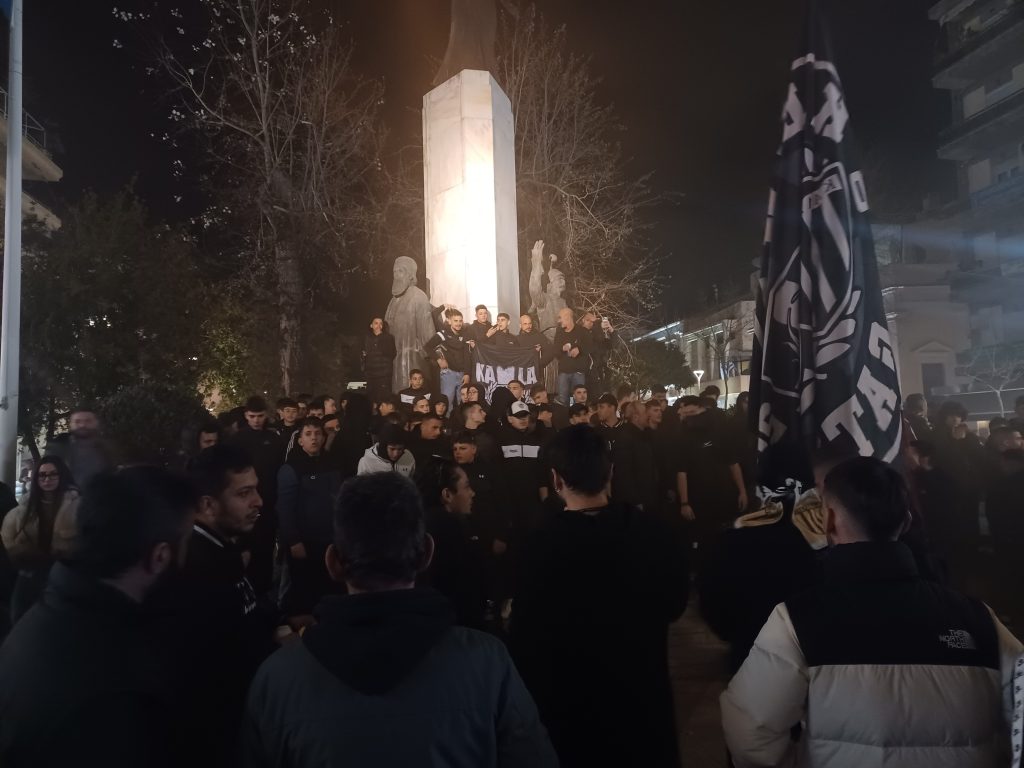 Στο «πόδι» όλη τη νύχτα η Καλαμάτα: Χιλιάδες φίλαθλοι πανηγύρισαν την επιστροφή της «Μαύρης Θύελλας» στη Super League