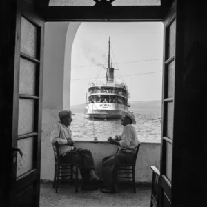 robert-mccabe-5-300x300 Το Πάρκο Πάρου παρουσιάζει τον Robert McCabe: Αναμνήσεις από το Αιγαίο, ένα φωτογραφικό ταξίδι στην Ελλάδα μιας άλλης εποχής