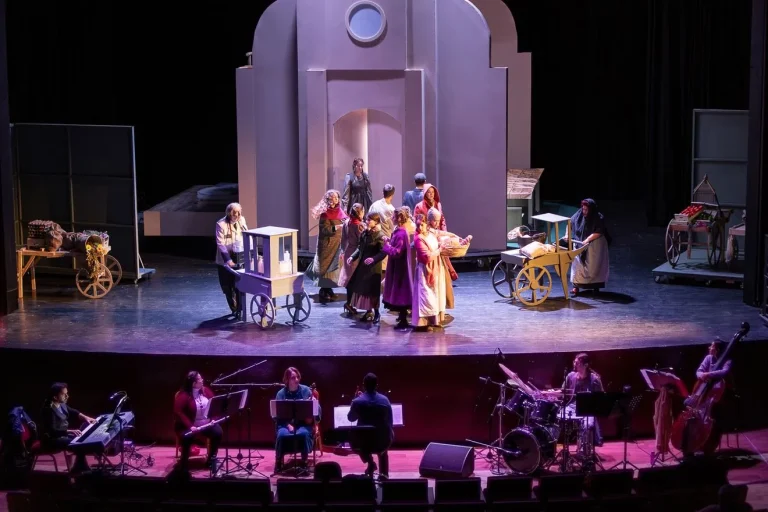 Εκμεταλλευτική σχέση «ενοικίασης» εργαζομένων και δη καλλιτεχνών καταγγέλλει η ΛΑΣ