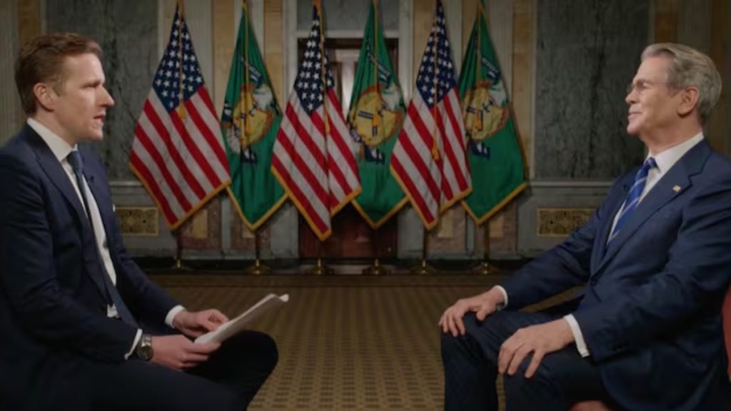 «Ο πρόεδρος σε θέλει αμέσως»: Η στιγμή που ο Σκοτ Μπέσεντ εγκαταλείπει συνέντευξη και γυρίζει με τρεμάμενη φωνή