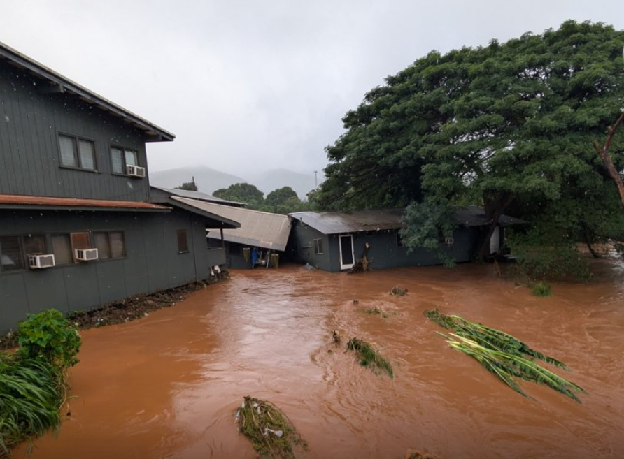 Χαβάη: Καταρρέει φράγμα 120 ετών – Πλημμύρες από « πέντε λεπτά βροχής»