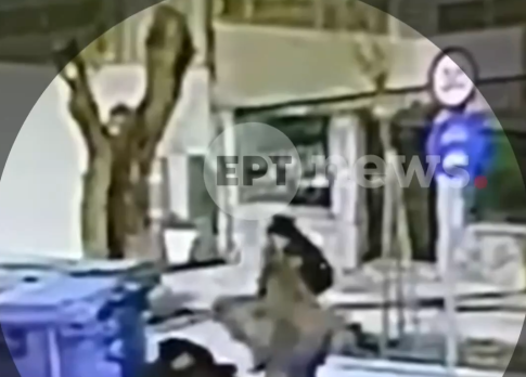 Σπούδασε θεολογία και επέστρεψε στο χωριό της στο Αγρίνιο για να γίνει παραγωγός