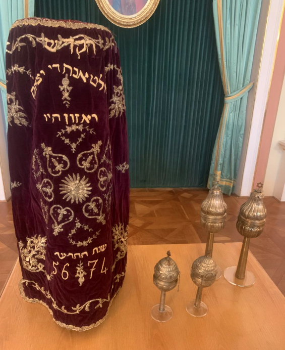 Λ. Μενδώνη για τον επαναπατρισμό των 91 ελληνοεβραϊκών θησαυρών από την Πολωνία: «Τα κειμήλια επιστρέφουν στην πατρίδα»