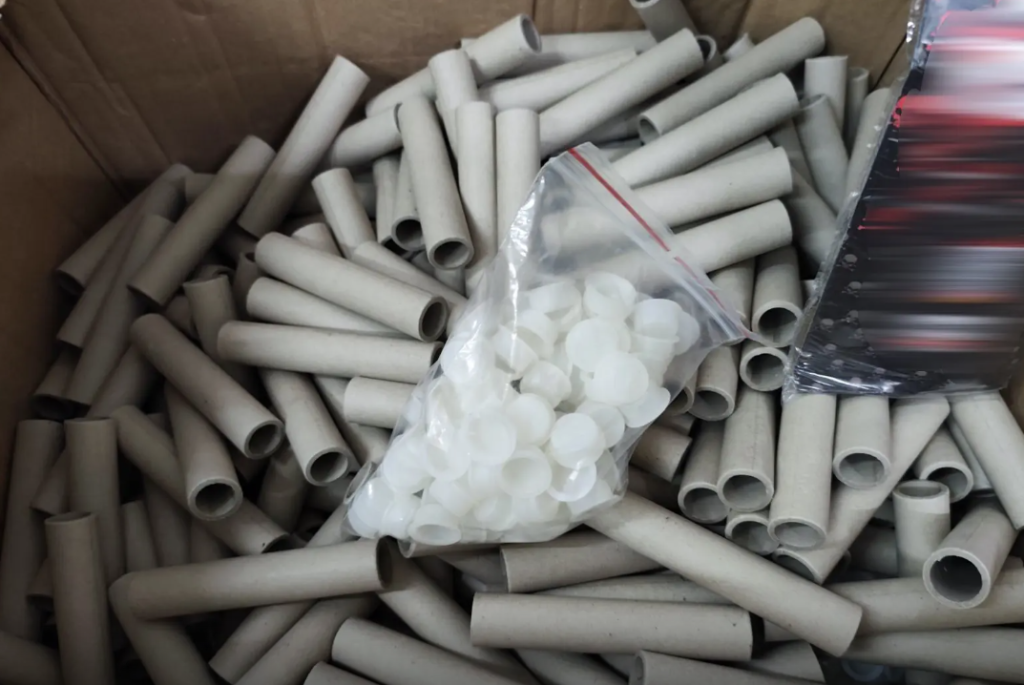 Άγιος Δημήτριος: 16χρονος είχε μετατρέψει το δωμάτιο του σε εργαστήριο αυτοσχέδιων κροτίδων – Συνελήφθη και ο πατέρας του