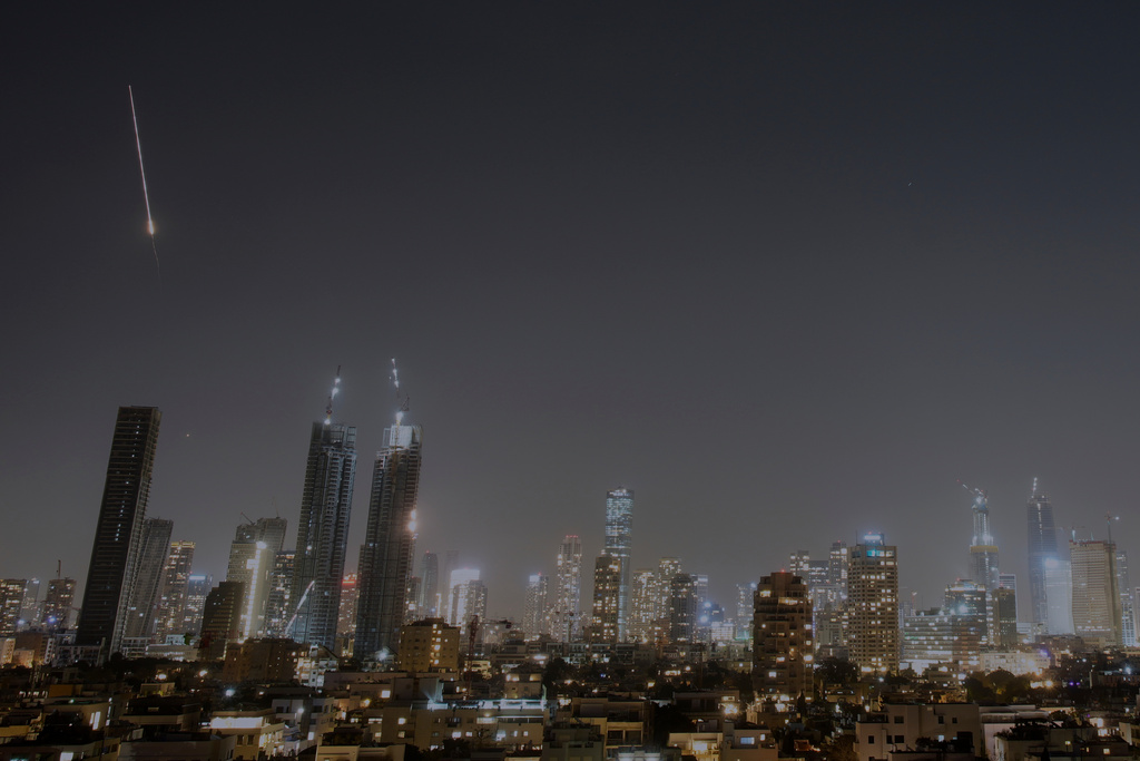 Σε απ’ ευθείας μετάδοση από το ΕΡΤnews οι αναχαιτίσεις ιρανικών πυραύλων σε Ισραήλ και Ιορδανία  ​