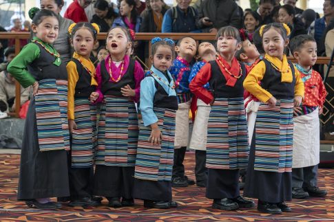 «Ιστορίες τόπων από φως και σκιά»: Μαθητές ζωντανεύουν την ιστορία του Βόλου μέσα από το θέατρο σκιών