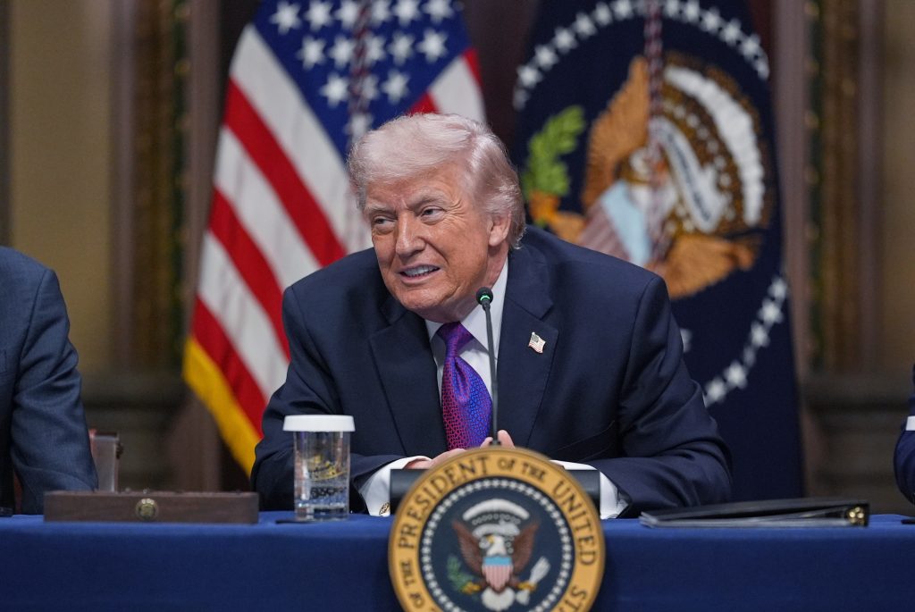 Politico: Το πολιτικό ρίσκο του Τραμπ στη Μέση Ανατολή και το «Δόγμα Γουάινμπεργκερ» – Οι συνέπειες μιας «βιαστικής» σύγκρουσης