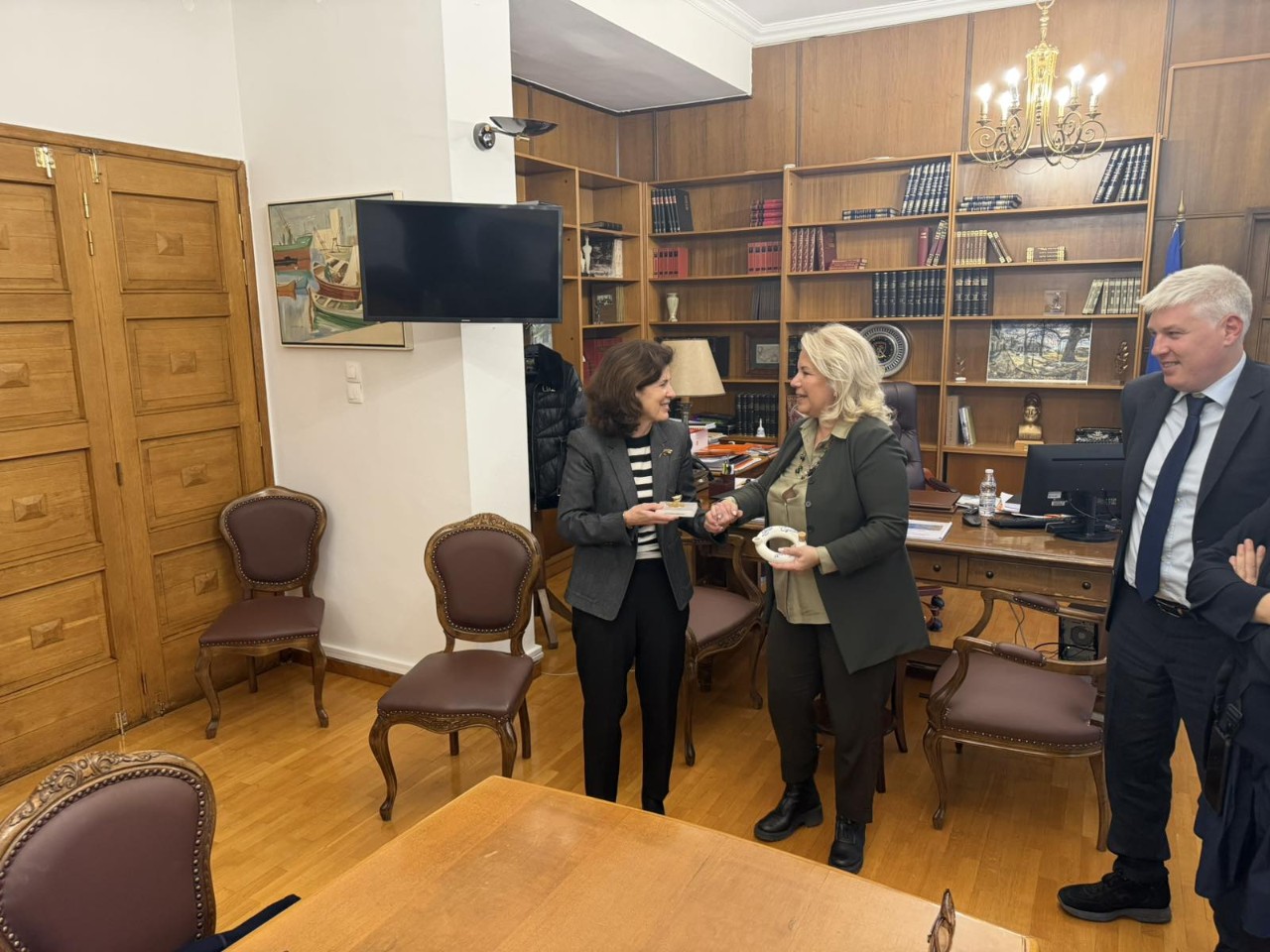 viber-image-2026-03-20-09-56-15-973-copy-1280x960-1 Συνάντηση της Πρέσβειρας της Γαλλίας με την Αντιπεριφερειάρχη Μαγνησίας στον Βόλο
