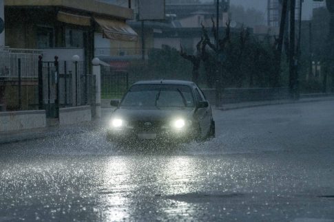 Ένθετο Γεωργία: <strong>Φόβοι για μείωση της αγοράς κρασιού στη Σαντορίνη λόγω σεισμών </strong>
