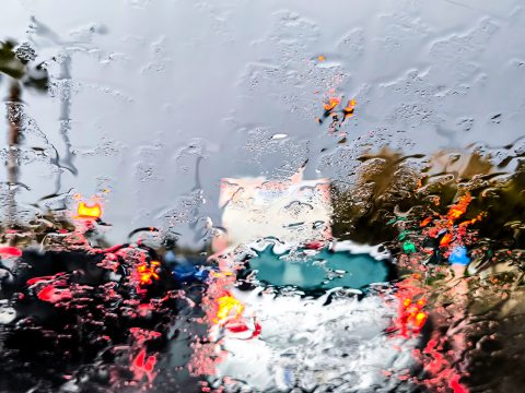 Στη Σούδα ο Μακρόν – Συνάντηση με Δένδια και επίσκεψη στο αεροπλανοφόρο «Σαρλ ντε Γκoλ»