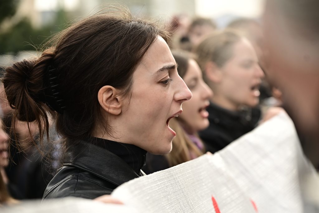 Δίκη για Χρυσή Αυγή: Ένοχοι και οι 42 κατηγορούμενοι – Συγκέντρωση έξω από το Εφετείο