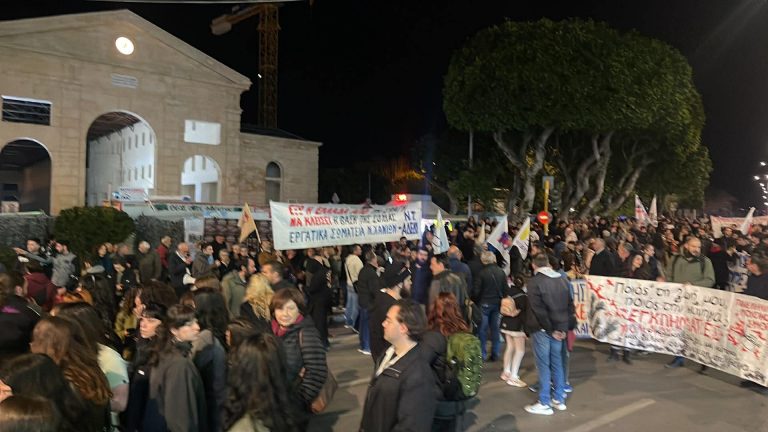 Χανιά: Με μεγάλη συμμετοχή φορέων το αντιπολεμικό συλλαλητήριο στην πλατεία Δημοτικής Αγοράς