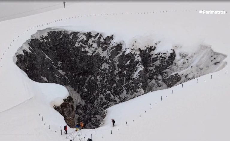 Η χιονότρυπα του Φαλακρού – Το εντυπωσιακό φυσικό φαινόμενο