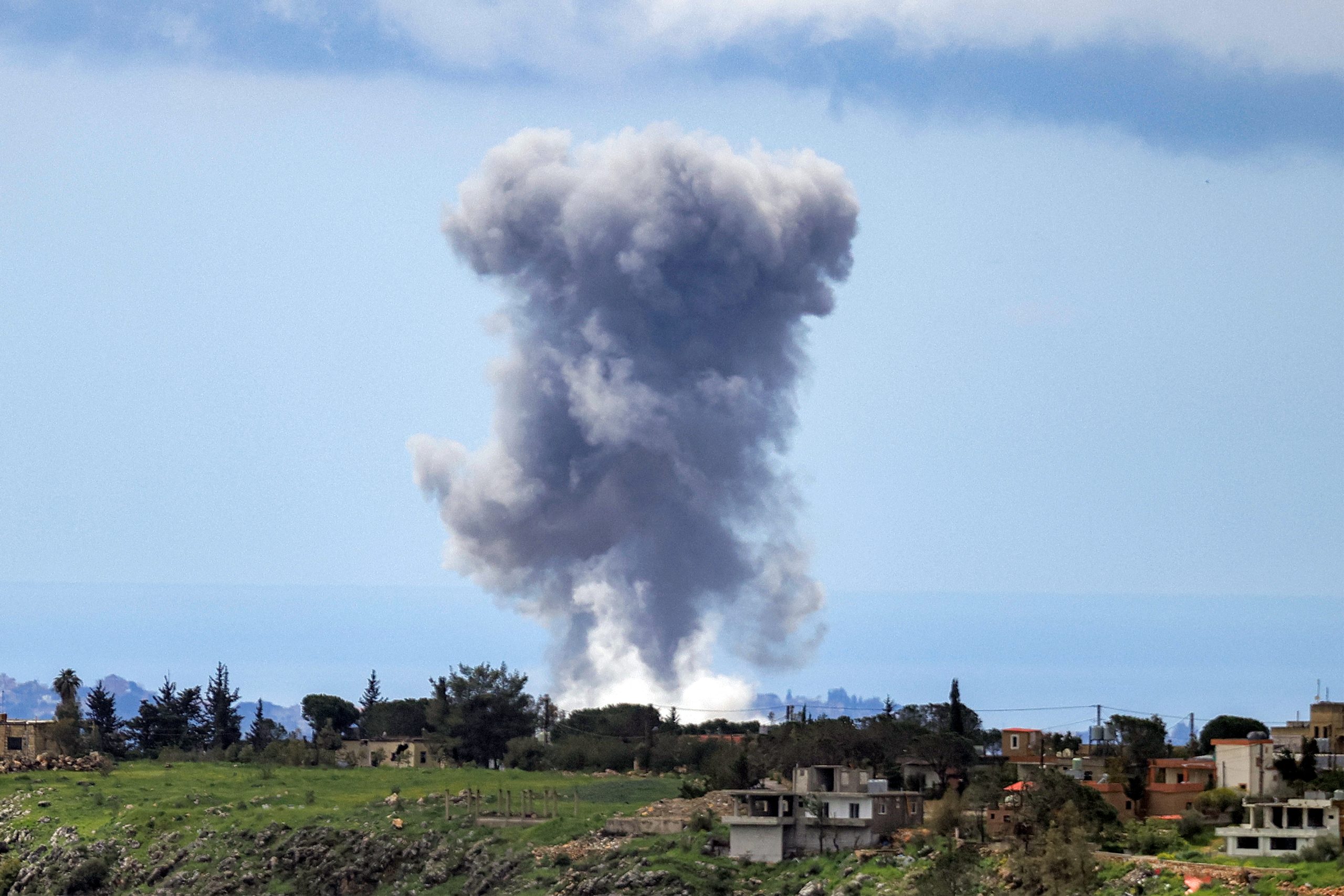 Live: Εκατέρωθεν επιθέσεις Ισραήλ και Χεζμπολάχ – «Παράθυρο» για επανεκκίνηση συνομιλιών ΗΠΑ και Ιράν, ενώ συνεχίζεται ο ναυτικός αποκλεισμός του Ορμούζ