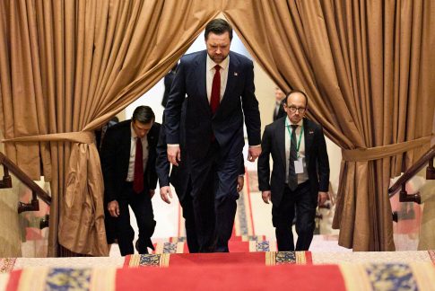 Live: Ο Βανς αποχωρεί από το Ισλαμαμπάντ χωρίς συμφωνία με το Ιράν – Αμερικανικά πολεμικά πλοία στα Στενά του Ορμούζ