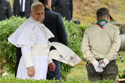 Αγαθονήσι: Παρέλαση των δύο μαθητών του νηπιαγωγείου μαζί με μαθητές από τα Βριλήσσια