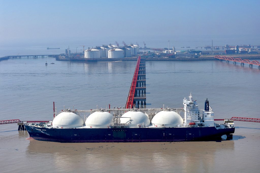 Μετά από σχεδόν δύο μήνες πολέμου στο Ιράν, η οικονομική πίεση στις αναδυόμενες αγορές κλιμακώνεται