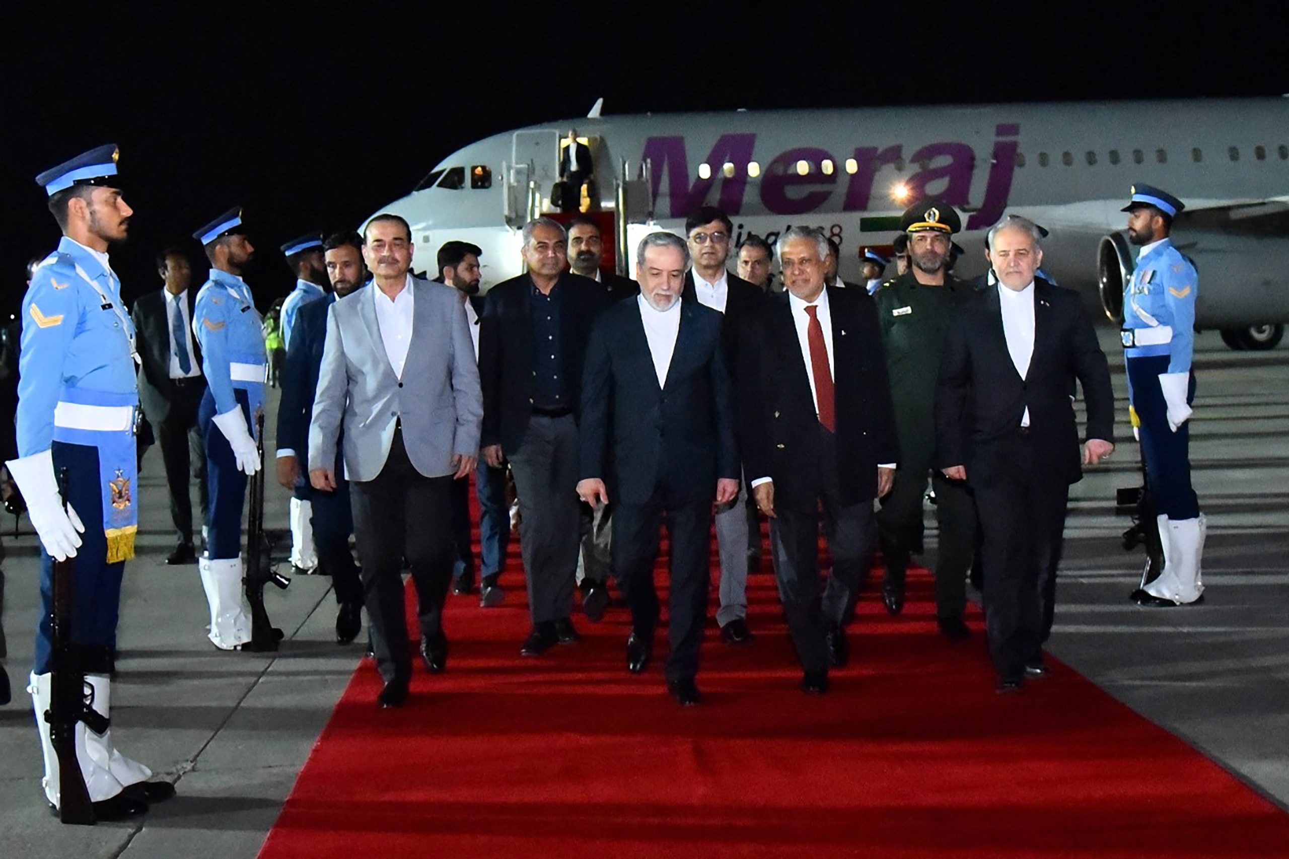 Στο Ισλαμαμπάντ αντιπροσωπεία του Ιράν – «Δεν έχουν προγραμματιστεί απευθείας συνομιλίες με τις ΗΠΑ», διαμηνύει η Τεχεράνη  ​