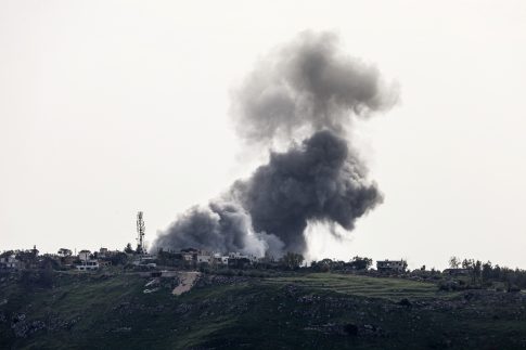 Μένουμε στο σπίτι <br/> και διαβάζουμε ένα καλό βιβλίο