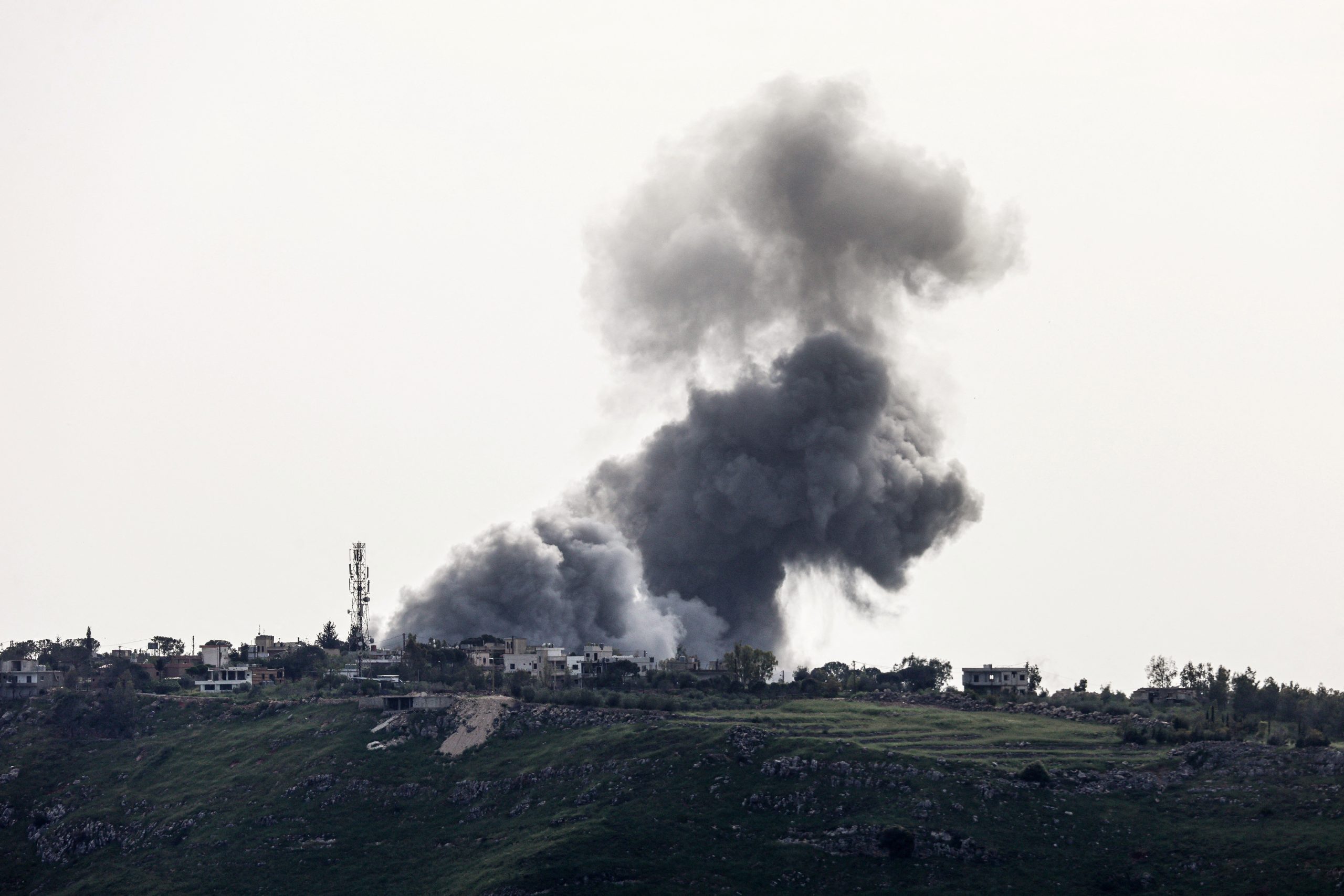 Μετά από σχεδόν δύο μήνες πολέμου στο Ιράν, η οικονομική πίεση στις αναδυόμενες αγορές κλιμακώνεται